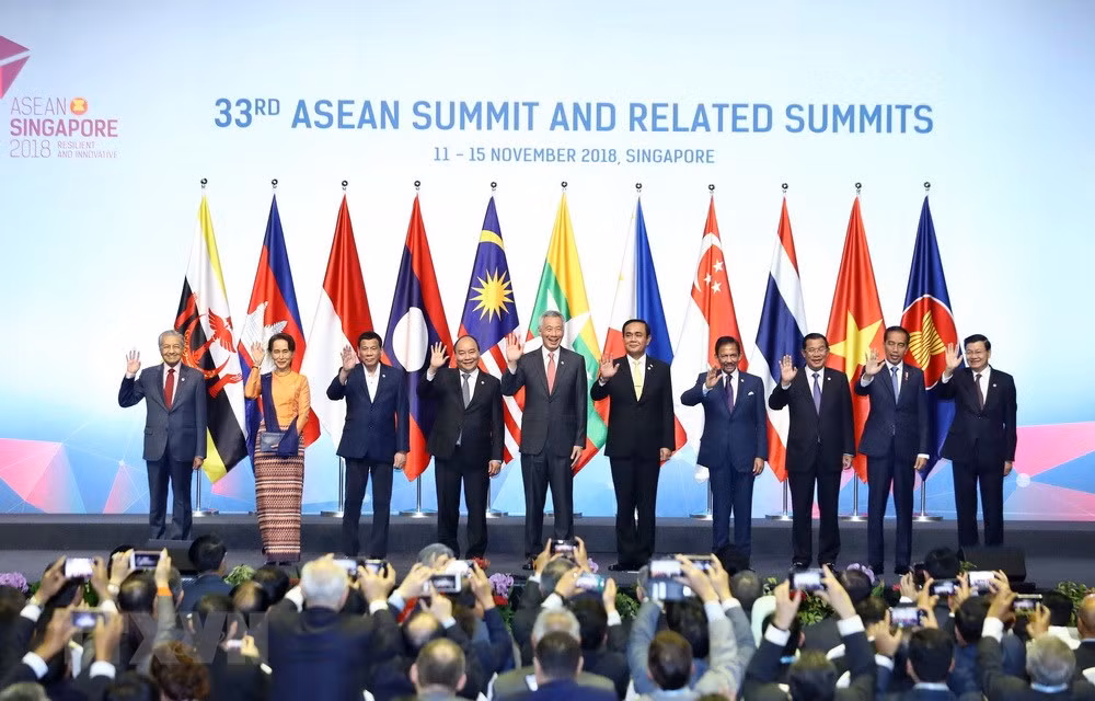 Le Premier ministre Nguyen Xuan Phuc à la cérémonie d’ouverture du 33e Sommet de l’ASEAN ảnh 1