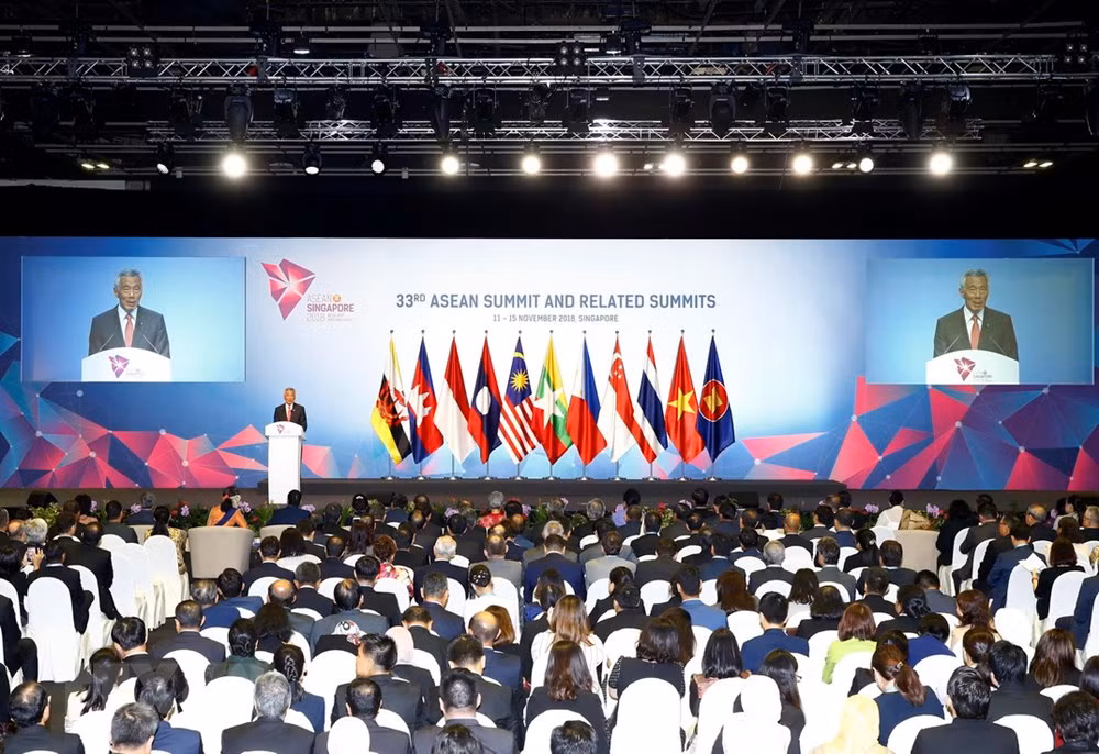 Le Premier ministre Nguyen Xuan Phuc à la cérémonie d’ouverture du 33e Sommet de l’ASEAN ảnh 4