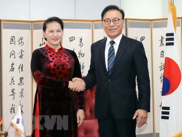 La présidente de l’AN reçoit le consul général honoraire du Vietnam à Busan-Kyeongnam ảnh 1
