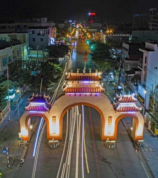 Sept architectures de portes célèbres au Vietnam ảnh 7