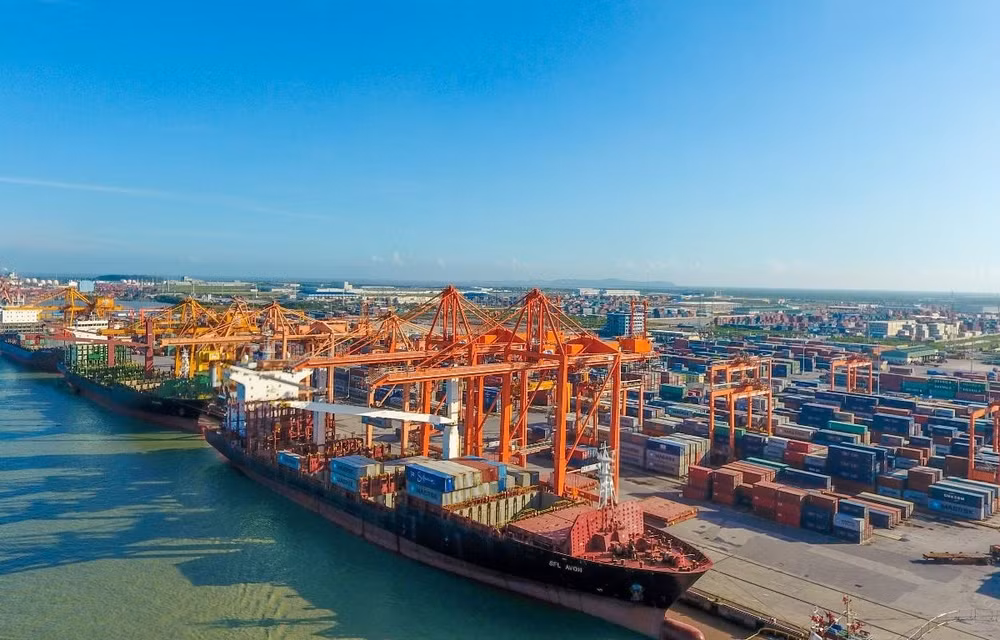 Le transport de marchandises en conteneurs via les ports maritimes en hausse de 18% en huit mois ảnh 1