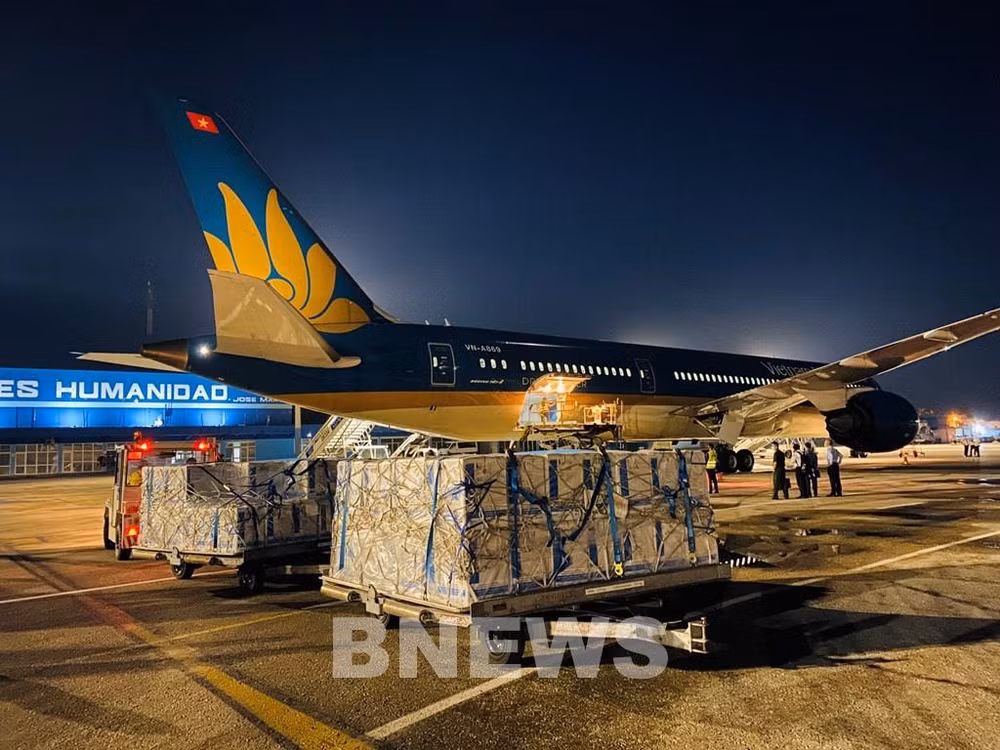 Vietnam Airlines effectue avec succès son plus long vol transportant des vaccins anti-COVID-19 ảnh 1