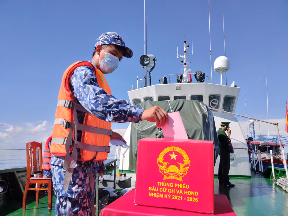 Bac Lieu : Élections anticipées pour les officiers et soldats en mer ảnh 1