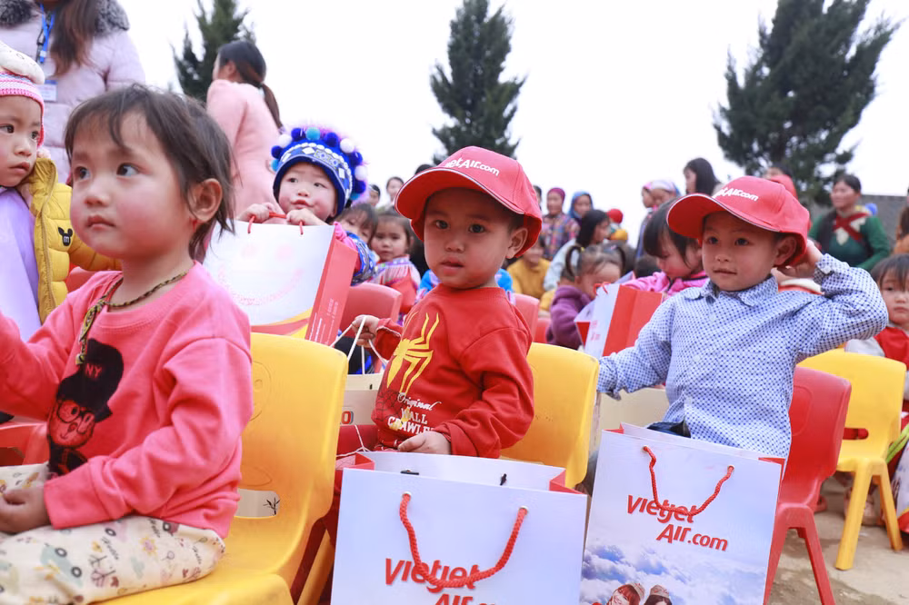Un programme de Vietjet donne aux minorités de Lao Cai un Tet plus chaleureux ảnh 3