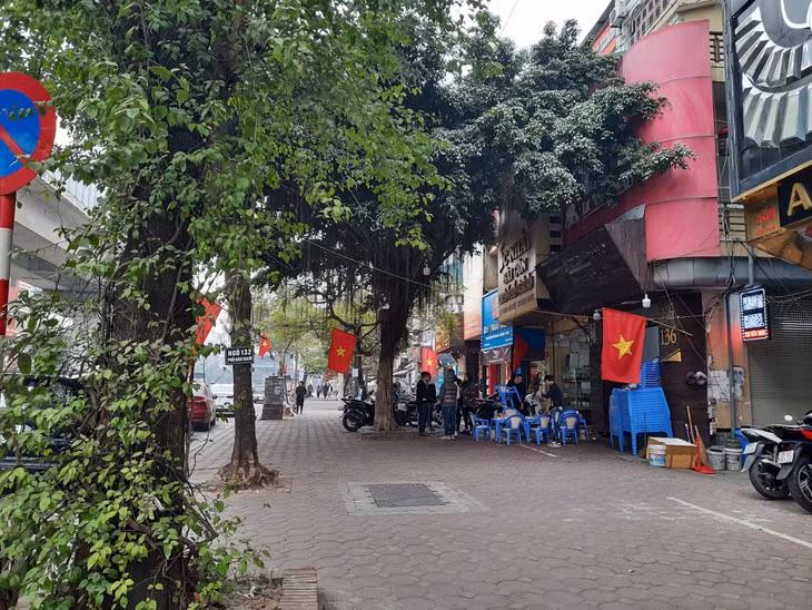 13e Congrès national du PCV: Hanoï se pare des couleurs du drapeau national ảnh 1