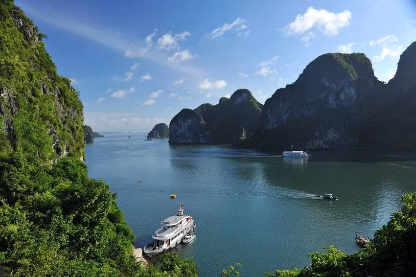 Quand des YouTubers étrangers créent du contenu pour promouvoir le tourisme au Vietnam ảnh 1