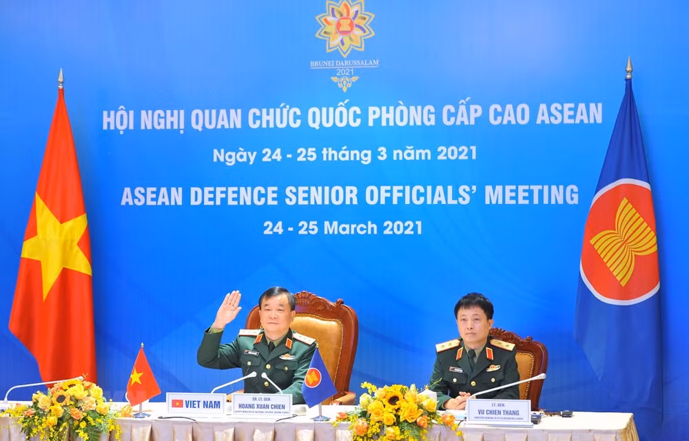 Défense: Le Vietnam participe à une réunion virtuelle de l’ASEAN ảnh 1