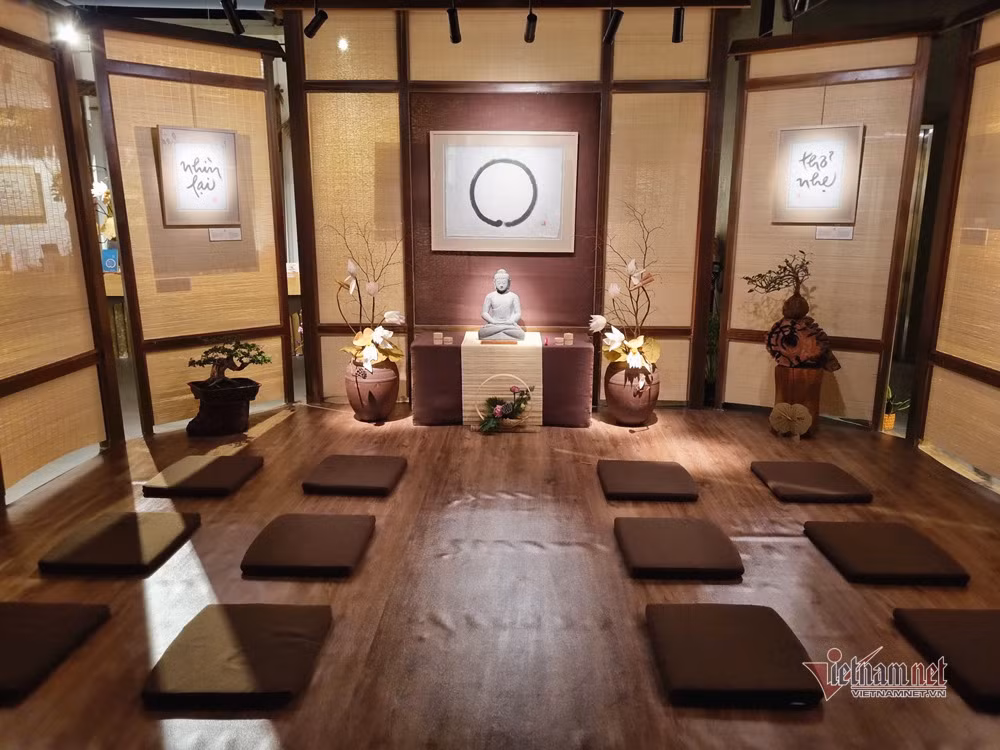 Hô Chi Minh-Ville: Exposition d’ouvrages du moine bouddhiste zen vietnamien Thich Nhât Hanh ảnh 1