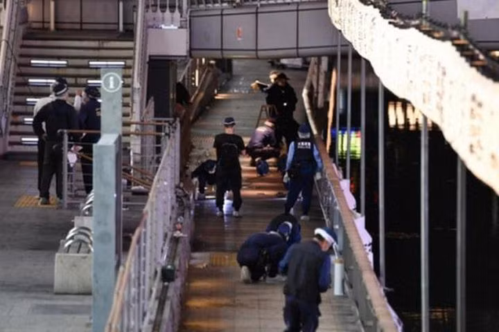 La police japonaise remet le corps du Vietnamien assassiné à Osaka à la partie vietnamienne ảnh 1