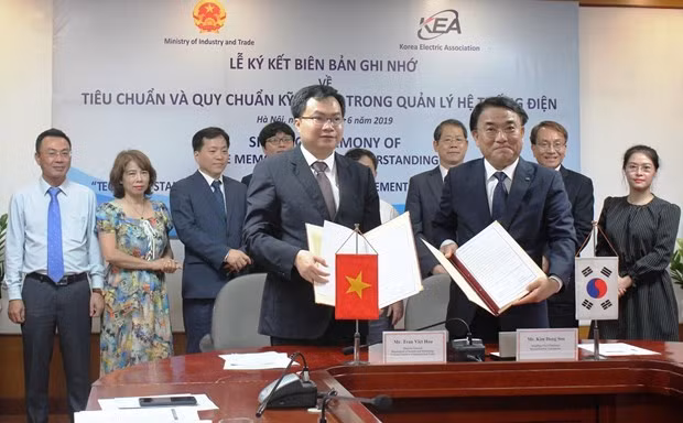 Vietnam et R. de Corée signent un protocole d'accord sur la gestion du système électrique ảnh 1