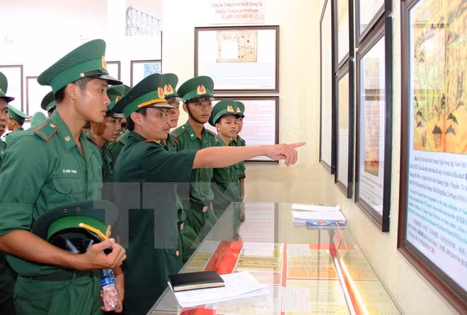 Exposition de cartes et d'archives sur Hoang Sa et Truong Sa à Tay Ninh ảnh 1