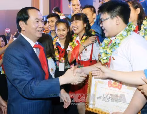 Célébration du 75e anniversaire de la fondation de l’Union des enfants pionniers Ho Chi Minh ảnh 1