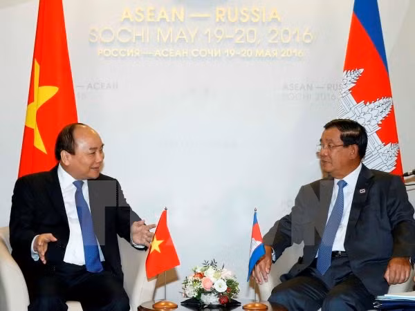 Activités du PM Nguyên Xuân Phuc en marge du sommet ASEAN-Russie ảnh 1