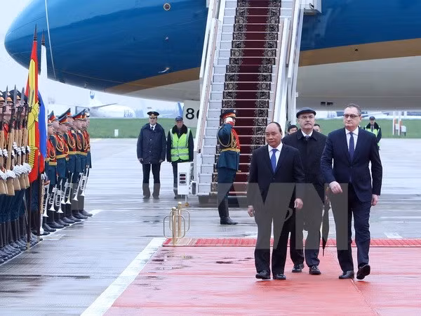 Le PM Nguyên Xuân Phuc entame sa visite officielle en Russie ảnh 1