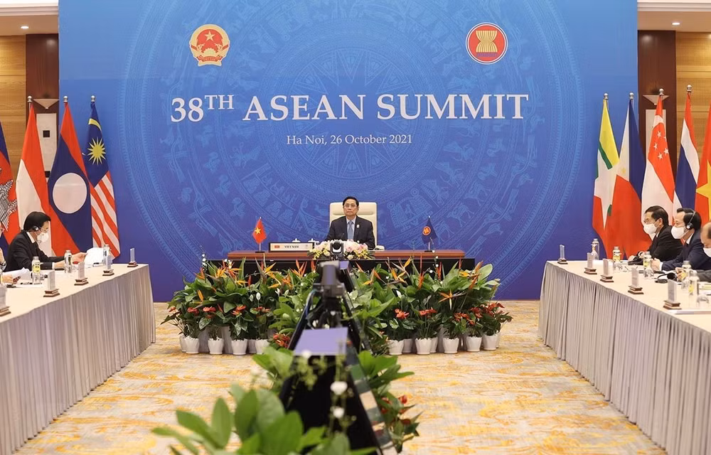 Le PM participe à une série d’événements dans le cadre des 38e et 39e Sommets de l'ASEAN ảnh 1