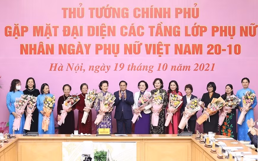Le Vietnam crée un environnement permettant aux femmes d'affirmer leur position, selon le PM ảnh 3
