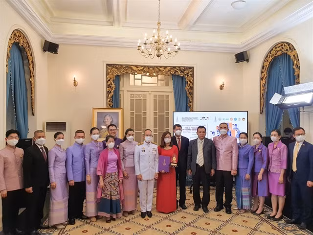 Education : Une enseignante vietnamienne reçoit le “Princess Maha Chakri Award” de Thaïlande ảnh 2