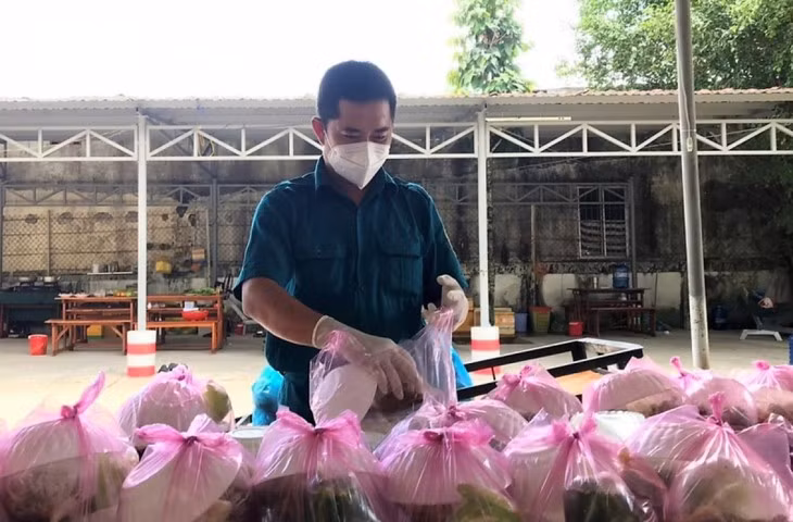 Nguyên Hoàng Tuân, un militant anti-Covid-19 ảnh 1