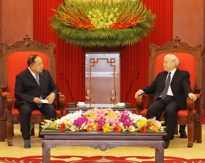 Le leader du PCV reçoit le vice-PM et ministre thaïlandais de la Défense ảnh 1