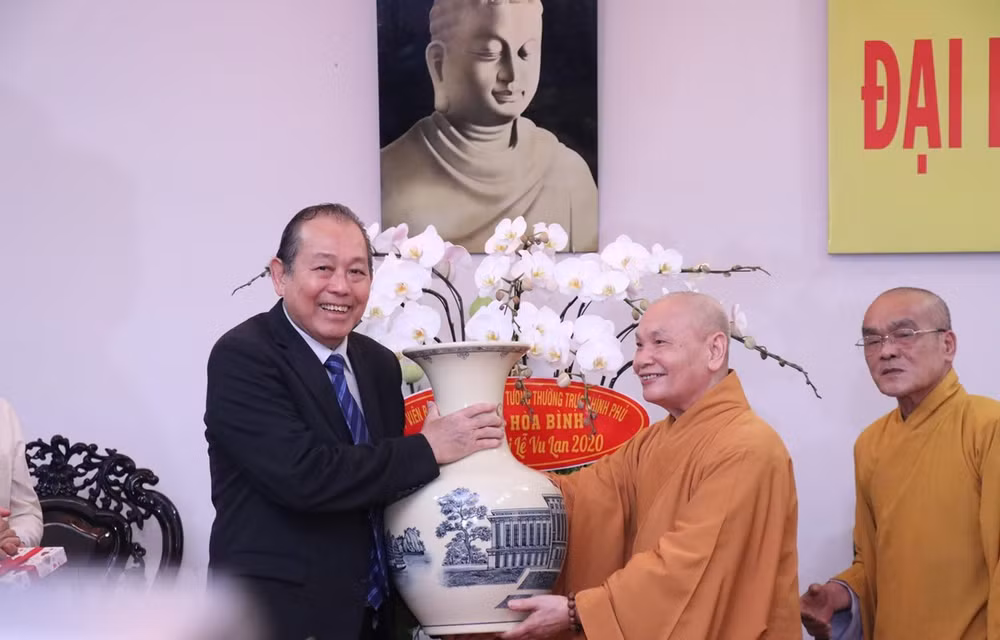 La fête Vu Lan: vœux à l’Église bouddhique du Vietnam ảnh 1