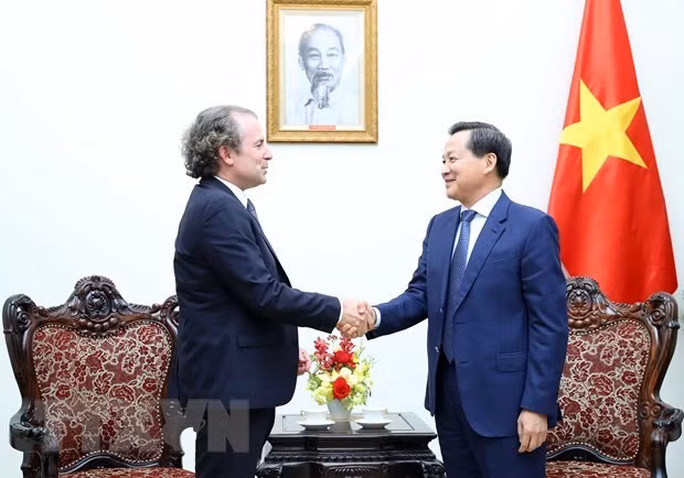 Le vice-PM Le Minh Khai reçoit le directeur général du groupe américain Rosen Partners LLC ảnh 1