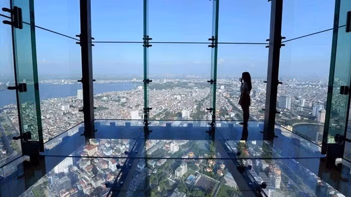 Un journal britannique loue l'observatoire Sky Walk (Hanoï) ảnh 1