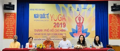 La 5e Journée internationale du yoga au Vietnam ảnh 1