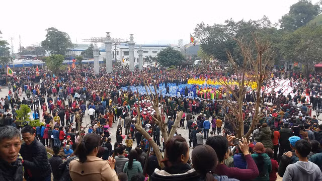 La fête du temple de Cua Ong, patrimoine culturel, attire la foule ảnh 4