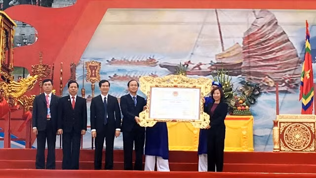 La fête du temple de Cua Ong, patrimoine culturel, attire la foule ảnh 3
