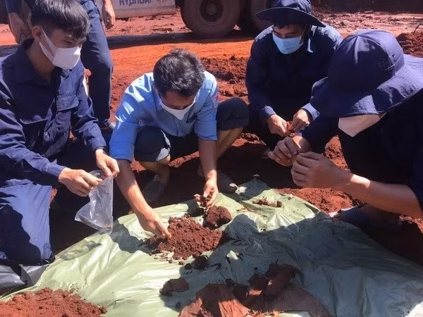Les opérations reprennent pour rapatrier les restes des soldats morts au Cambodge ảnh 1