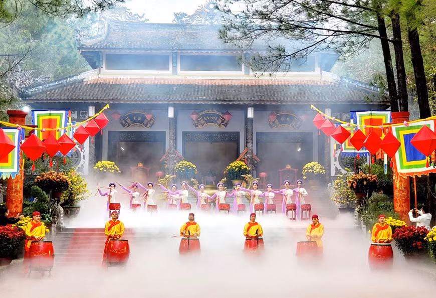 À Huê, le temple de la princesse Huyên Trân en fête ảnh 1