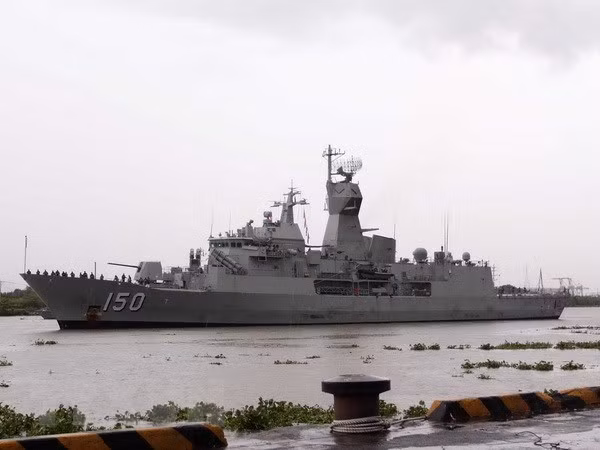 Trois navires de la Marine royale australienne en visite à Hô Chi Minh-Ville ảnh 1