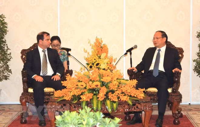 Le président de l’institut cubain d’amitié avec les peuples en visite à HCM-Ville ảnh 1
