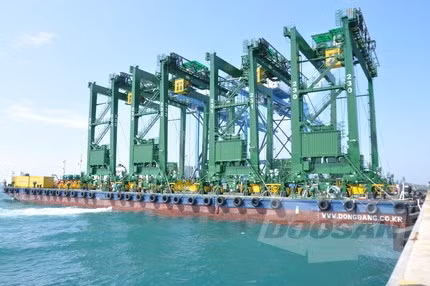 Doosan Vina exporte des grues portiques à roues de caoutchouc en Arabie Saoudite ảnh 1