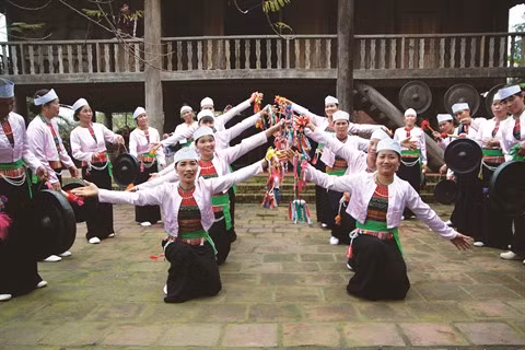 Les gongs, un art ancré dans la culture Muong ảnh 2