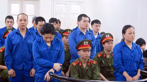 Vietnam: Huit condamnés à mort pour trafic de drogue ảnh 1