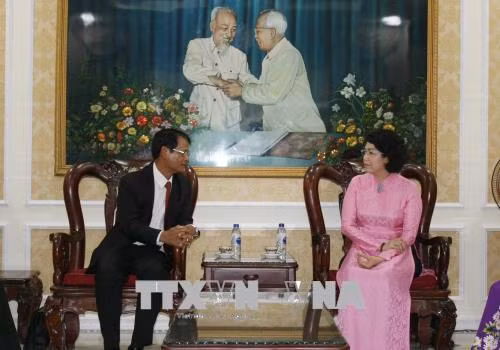 Ho Chi Minh-Ville reçoit une délégation de la province laotienne de Champassak ảnh 1