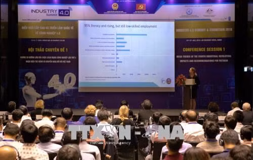 Le colloque sur la préparation des entreprises vietnamiennes à l'industrie 4.0 ảnh 1