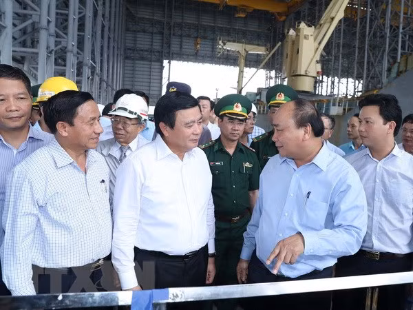 Le PM inspecte la protection de l'environnement de l'aciérie Formosa Ha Tinh ảnh 1