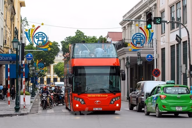 Découvrir la nuit de Hanoi en bus à impériale à toit ouvert ảnh 1
