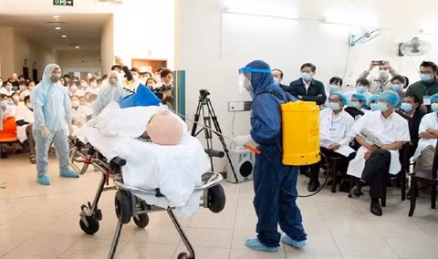 Mise en service d’un Centre de supervision et de gestion du réseau de contrôle des maladies à Huê ảnh 1