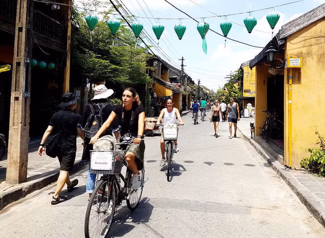 Hoi An inaugure son système de vélos en libre-service ảnh 1