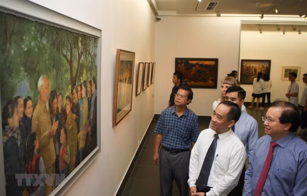 Activités célébrant le 50e anniversaire de la réalisation du testament du Président Ho Chi Minh ảnh 1