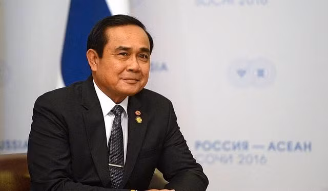 Le roi de Thaïlande approuve le nouveau gouvernement de Prayut ảnh 1