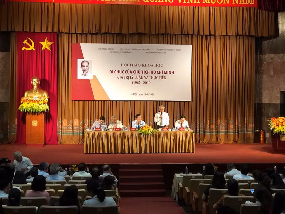 Hanoï : Séminaire scientifique sur le testament du Président Ho Chi Minh ảnh 1