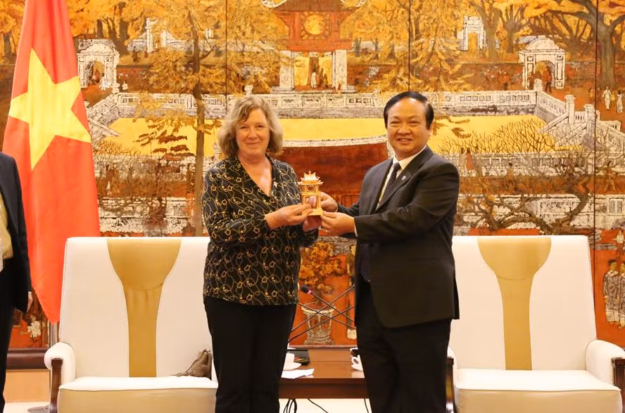 Hanoï souhaite coopérer avec des localités et entreprises françaises ảnh 1