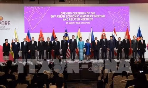 L'ASEAN s'efforce de promouvoir sa communauté économique ảnh 1