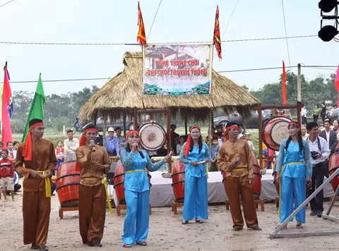 Quang Tri promeut les valeurs patrimoniales du bài choi ảnh 1