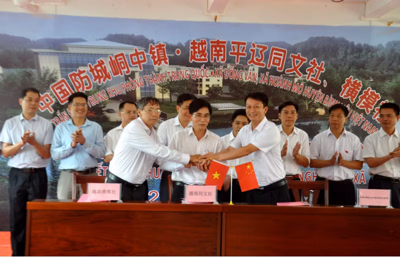 Des communes de Quang Ninh établissent des relations d'amitié avec le bourg chinois de Dong Zhong ảnh 1