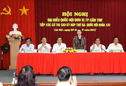  La présidente de l’AN Nguyên Thi Kim Ngân rencontre des électeurs de Can Tho ảnh 1